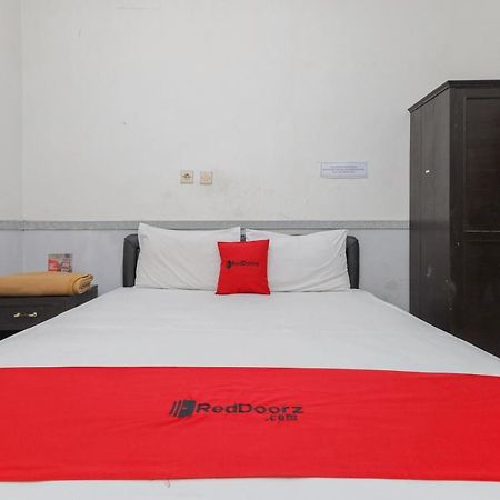 Hotel Reddoorz Near Stasiun Malang Kota Lama 2 Exterior foto